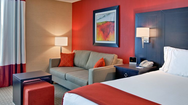 Holiday Inn Express/Suites Chatham South Room