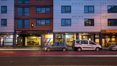 Roomzzz Leeds City West