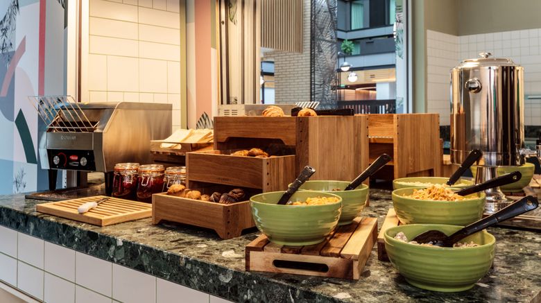 <b>Holiday Inn London - Heathrow Bath Road Restaurant</b>. Images powered by <a href="https://leonardo.com/" title="Leonardo Worldwide" target="_blank">Leonardo</a>.