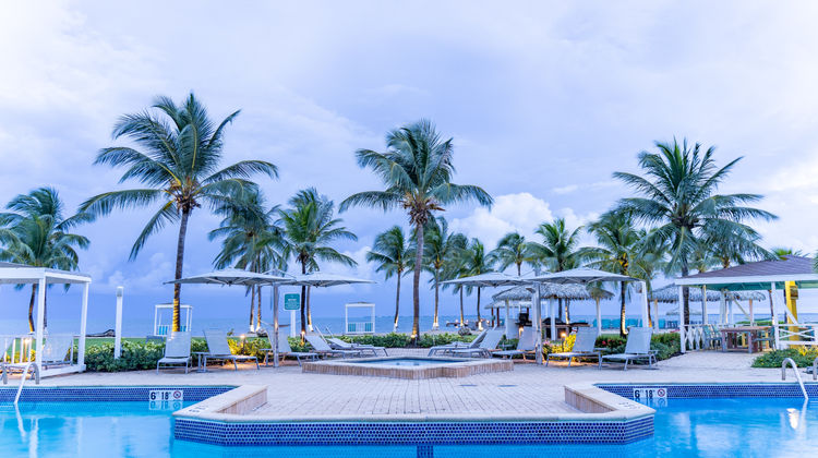 Holiday Inn Resort Grand Cayman Pool