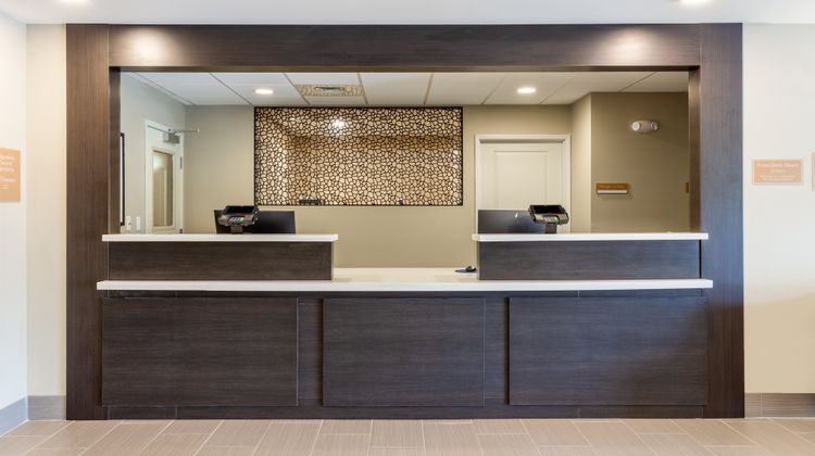 Candlewood Suites Davenport Lobby