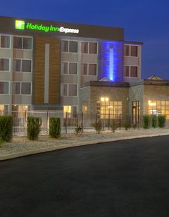Holiday Inn Express Airport Expo Center