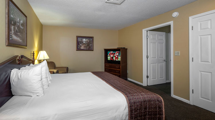 Red Roof Inn & Suites Dothan Suite