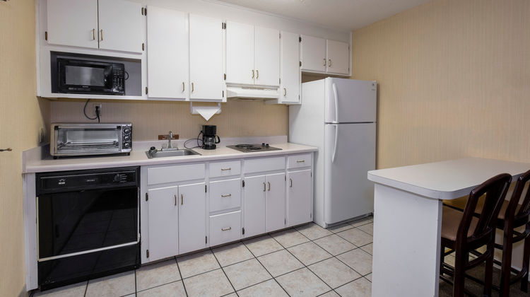 Red Roof Inn & Suites Dothan Suite