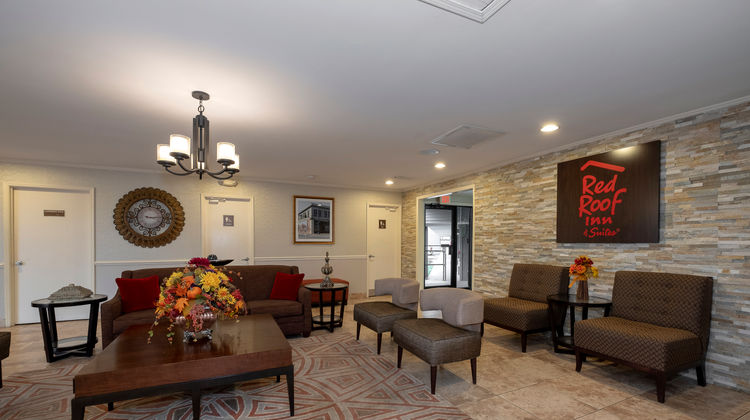Red Roof Inn & Suites Dothan Lobby