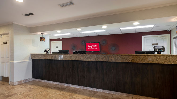 Red Roof Inn & Suites Dothan Lobby