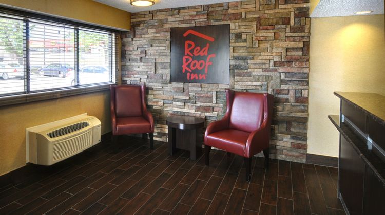 Red Roof Inn Flint-Bishop Airport Lobby