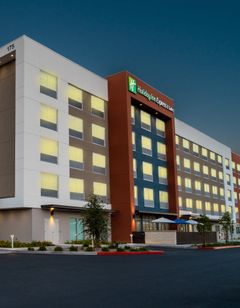 Holiday Inn Express & Suites Tropicana