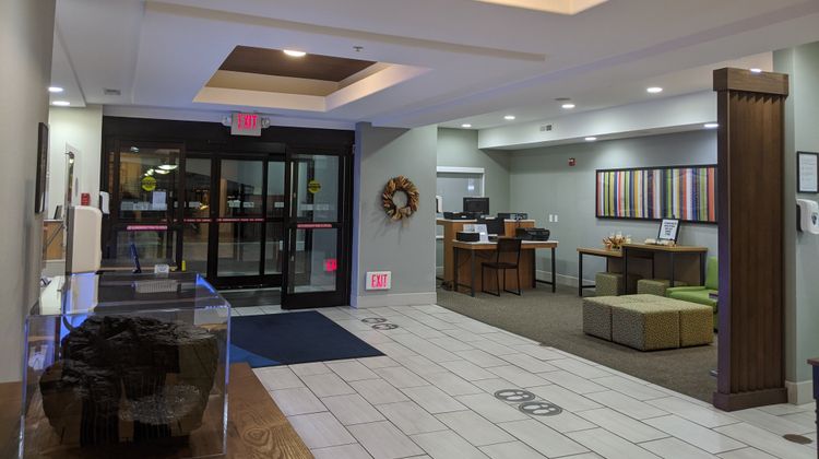 Holiday Inn Express Hotel & Suites Lobby