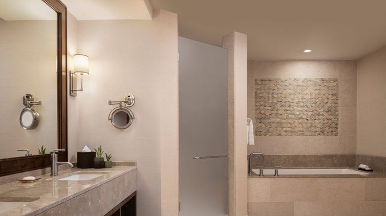<b>The Ritz-Carlton, Dove Mountain Room</b>. Images powered by <a href="https://leonardo.com/" title="Leonardo Worldwide" target="_blank">Leonardo</a>.