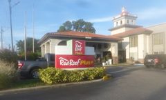Red Roof PLUS+ & Suites Tampa