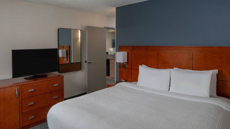 Courtyard New Orleans Covington Suite