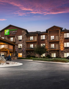 Holiday Inn Express Hotel & Suites