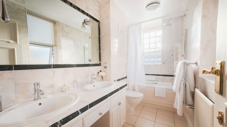 <b>44 Curzon Street Apartments by Mansley Room</b>. Images powered by <a href="https://leonardo.com/" title="Leonardo Worldwide" target="_blank">Leonardo</a>.