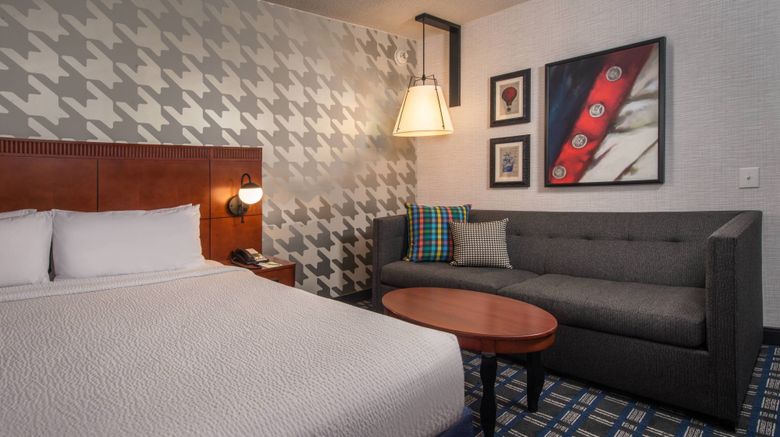 <b>Courtyard by Marriott Crystal City Room</b>. Images powered by <a href="https://leonardo.com/" title="Leonardo Worldwide" target="_blank">Leonardo</a>.