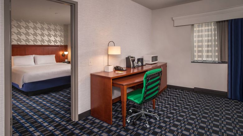 <b>Courtyard by Marriott Crystal City Suite</b>. Images powered by <a href="https://leonardo.com/" title="Leonardo Worldwide" target="_blank">Leonardo</a>.
