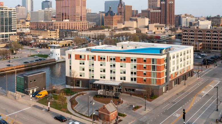 <b>aloft Milwaukee Downtown Exterior</b>. Images powered by <a href="https://leonardo.com/" title="Leonardo Worldwide" target="_blank">Leonardo</a>.