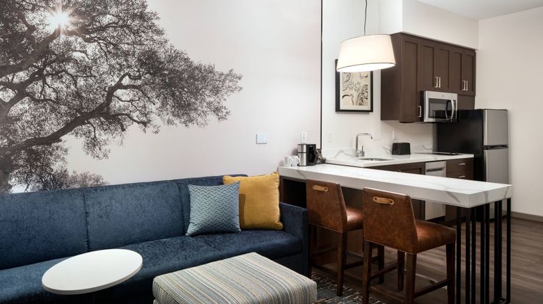 hotel suites in los angeles with kitchen