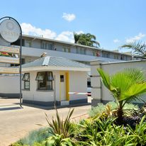 Cresta Oasis Hotel