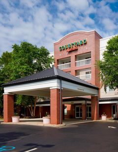 Courtyard by Marriott Edison Woodbridge