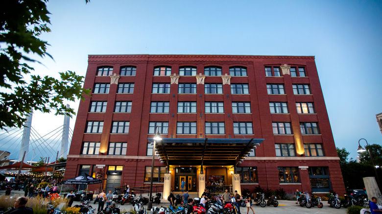 cambria hotel milwaukee parking