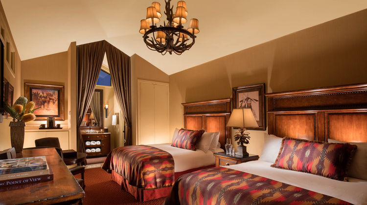 Rustic Inn Creekside Resort & Spa Suite
