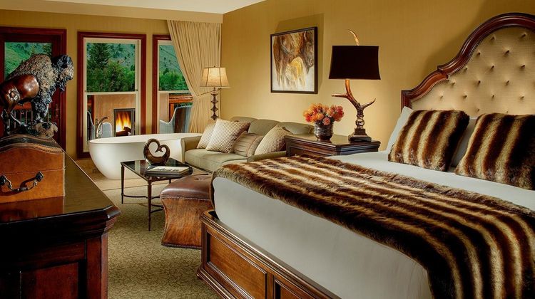 Rustic Inn Creekside Resort & Spa Suite