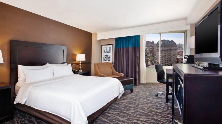 Holiday Inn Express Midtown Room