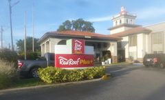 Red Roof PLUS+ & Suites Tampa