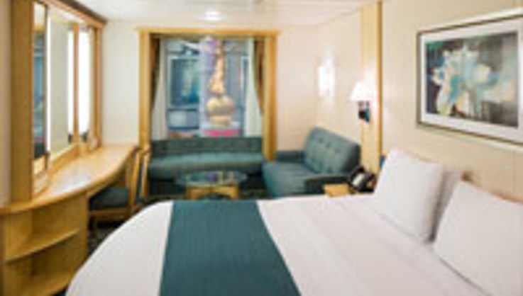 freedom-of-the-seas-cabins-staterooms-suite-pictures-royal