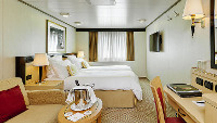Queen Elizabeth Cabins Staterooms And Suite Pictures Cunard Line Queen Elizabeth Cruises Travel 3136