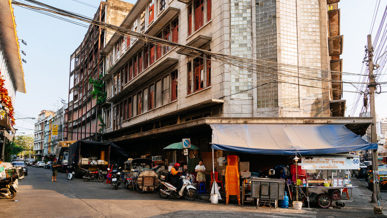Bangkok Kunsthalle is set in Bangkok's Chinatown.