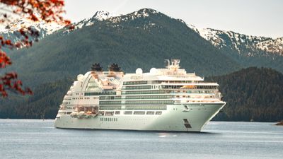 Seabourn Encore is a yacht-style luxury vessel with capacity for 600 passengers.