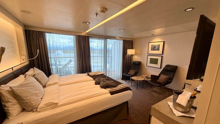 The writer’s suite included a balcony and modern comforts.