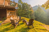 New Smoky Mountains Retreat Courts Groups