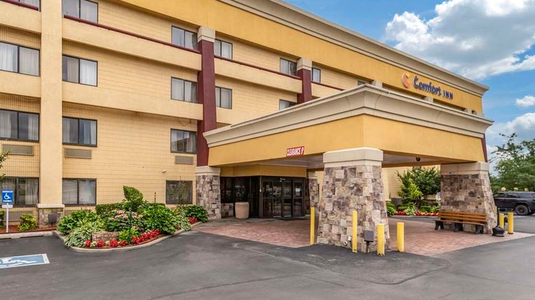 <b>Comfort Inn Tulsa Exterior</b>. Images powered by <a href="https://iceportal.shijigroup.com/" title="IcePortal" target="_blank">IcePortal</a>.