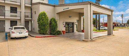 Quality Inn Exterior