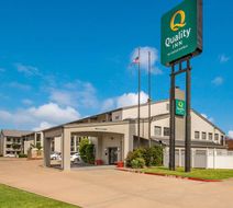 Quality Inn Exterior