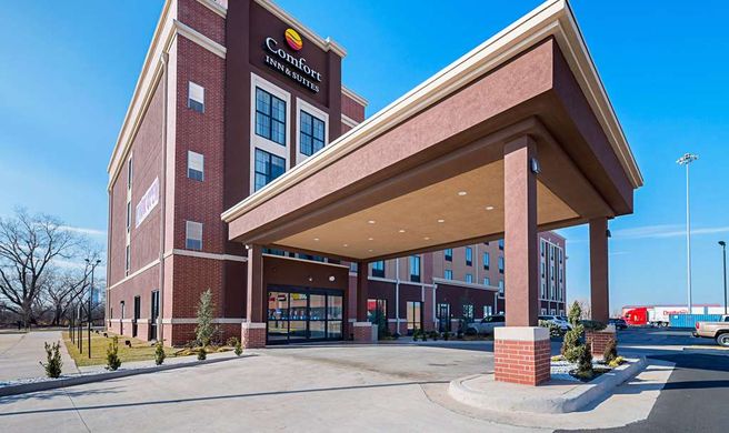 Comfort Inn & Suites Oklahoma City Exterior