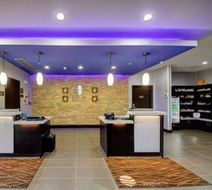 Comfort Inn And Suites Tulsa Lobby