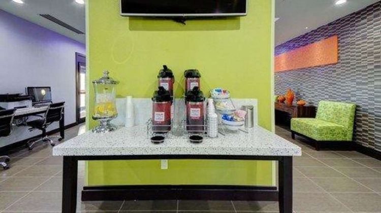 Comfort Inn & Suites Lobby