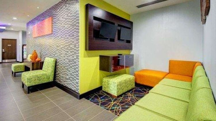 Comfort Inn & Suites Lobby