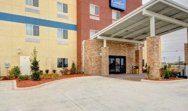 Comfort Inn And Suites Tulsa Exterior