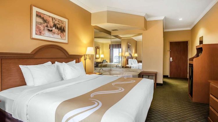 Quality Inn Tahlequah South Suite