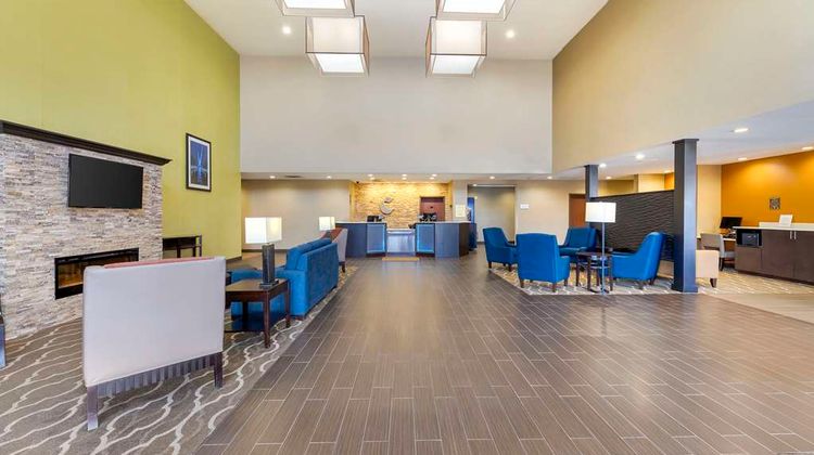 Comfort Suites Meridian And I-40 Lobby