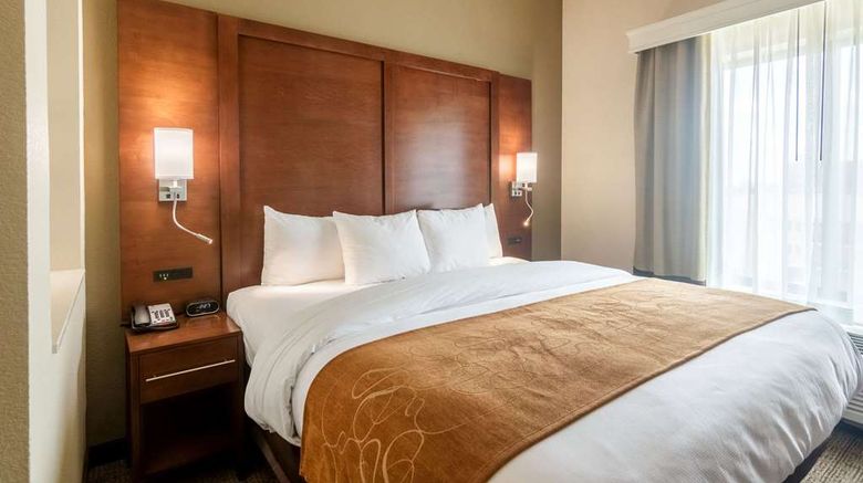 <b>Comfort Suites Oklahoma City Suite</b>. Images powered by <a href="https://iceportal.shijigroup.com/" title="IcePortal" target="_blank">IcePortal</a>.