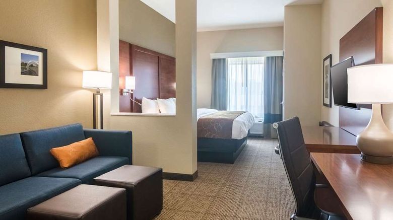 <b>Comfort Suites Oklahoma City Suite</b>. Images powered by <a href="https://iceportal.shijigroup.com/" title="IcePortal" target="_blank">IcePortal</a>.