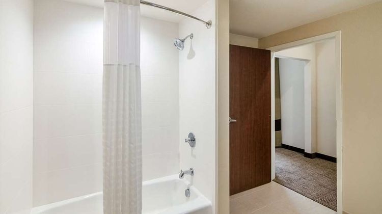 Comfort Suites Meridian And I-40 Room