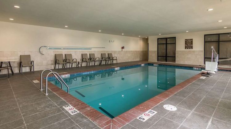 Comfort Suites Meridian And I-40 Pool