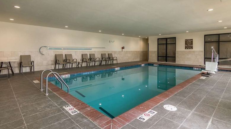 <b>Comfort Suites Oklahoma City Pool</b>. Images powered by <a href="https://iceportal.shijigroup.com/" title="IcePortal" target="_blank">IcePortal</a>.